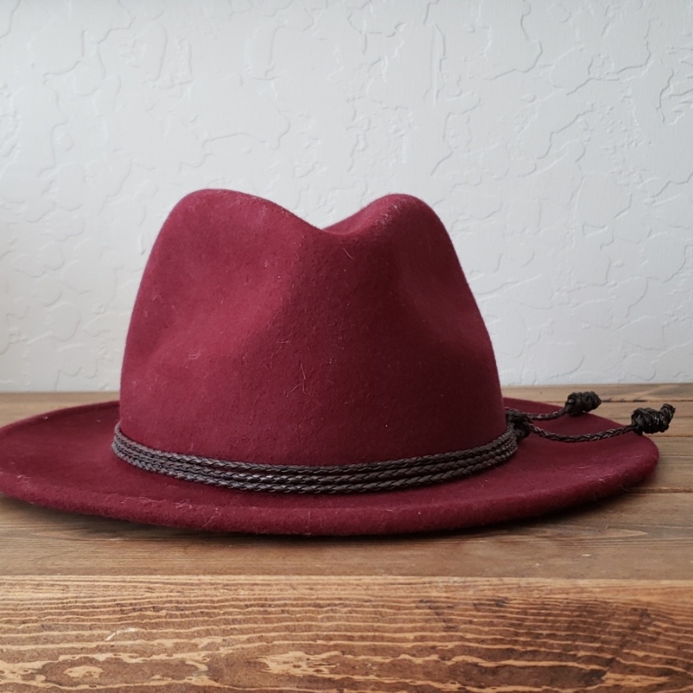 Maroon felt fedora